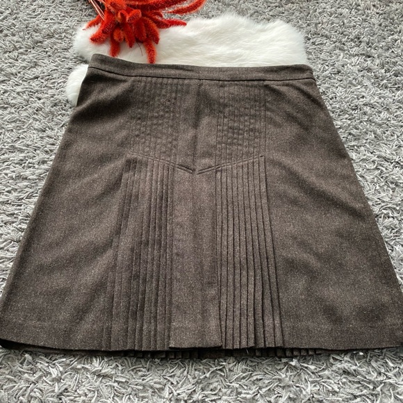 Club Monaco wool pleated skirt - Picture 2 of 7